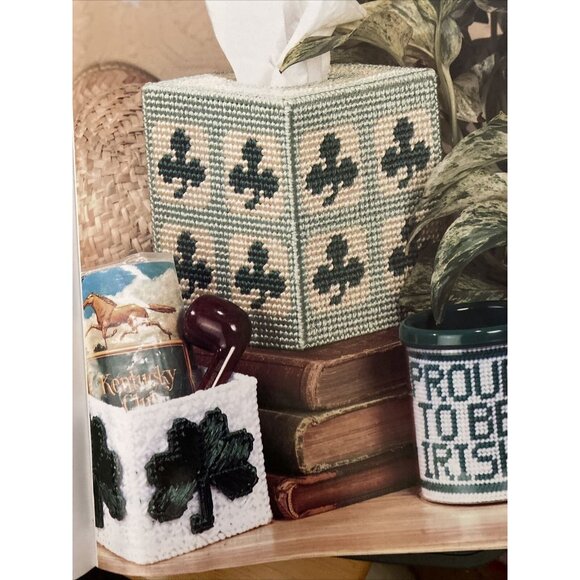 Plastic Canvas Crafts Magazine April 1996, 16 projects St. Patrick's Day Easter - Picture 5 of 8